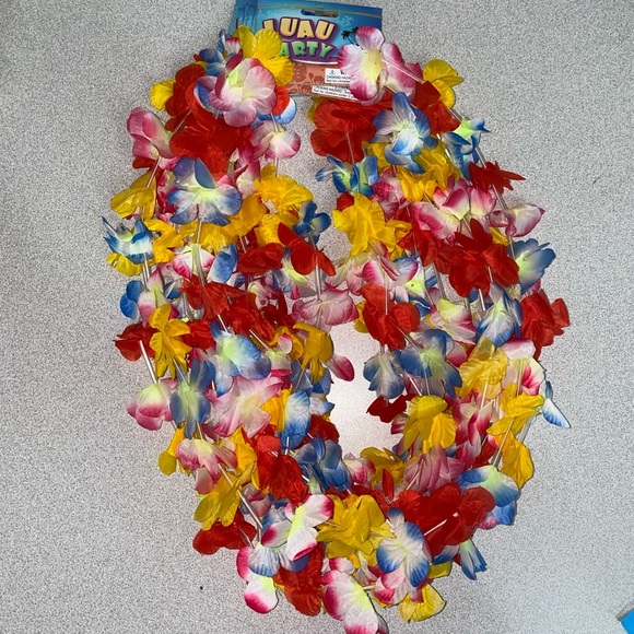36” Mini Flower Luau Party Leis (6 dozen/unit) - Picture 2 of 3